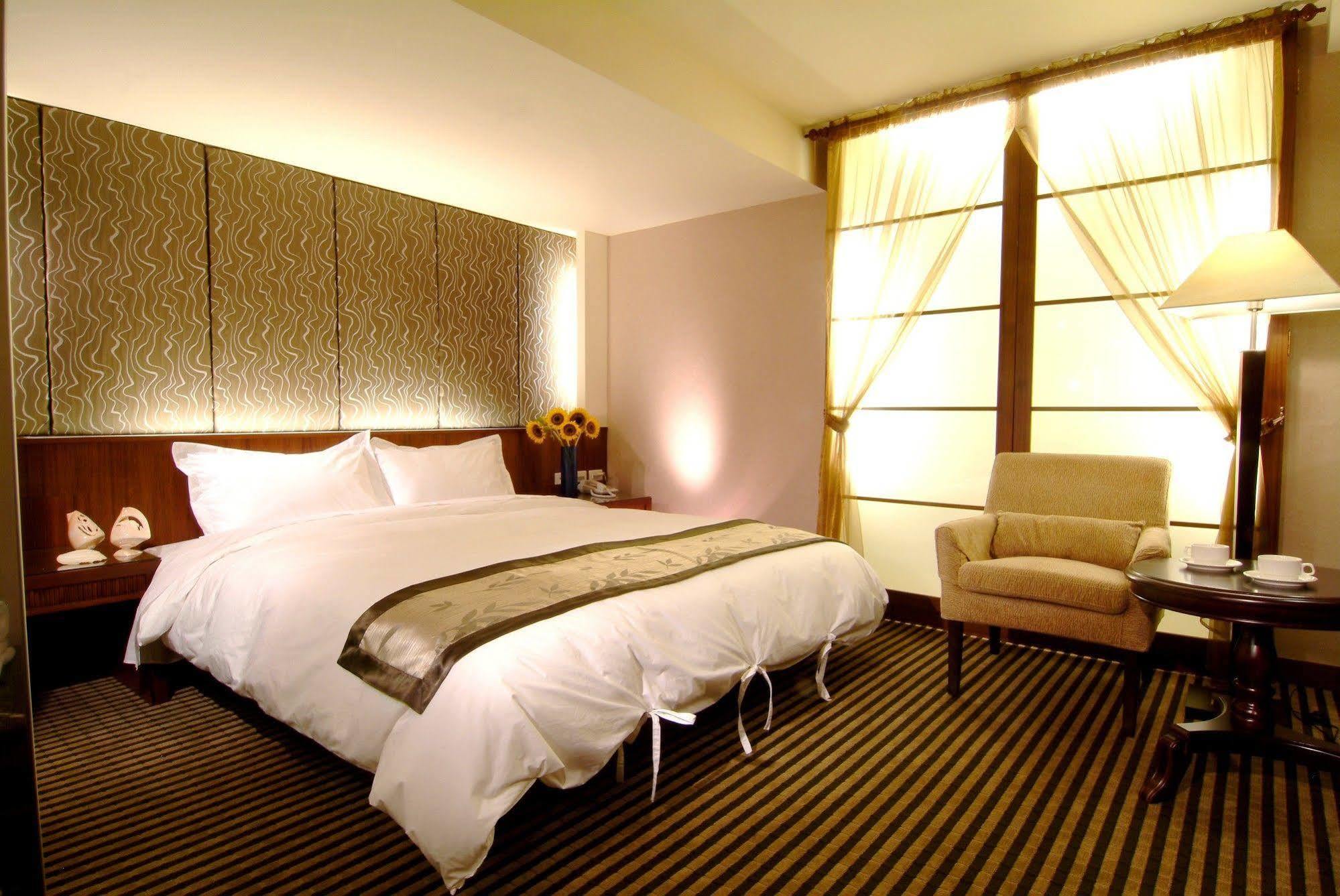 Tapeng Bay Holiday Hotel Donggang Extérieur photo